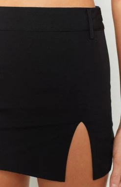BB Exclusive Aspin Black Mini Skirt
