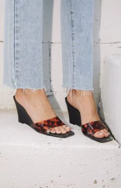 Billini Jagger Wedges Tortoise Vinalyte