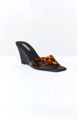 Billini Jagger Wedges Tortoise Vinalyte