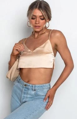 BB Exclusive Tops Heni Crop Top Cream