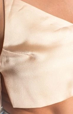 BB Exclusive Tops Heni Crop Top Cream