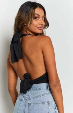 BB Exclusive Kentucky Crop Top Black Tops