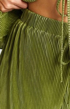 Beginning Boutique Mateo Olive Plisse Shorts