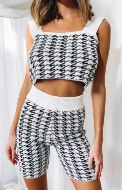 Beginning Boutique Montague Shorts Houndstooth Bottoms