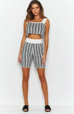 Beginning Boutique Montague Shorts Houndstooth Bottoms