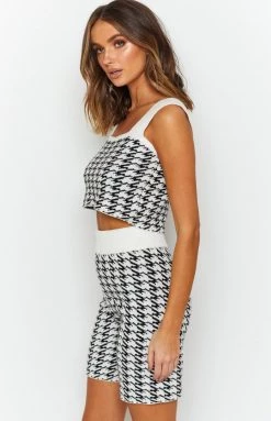 Beginning Boutique Montague Shorts Houndstooth Bottoms