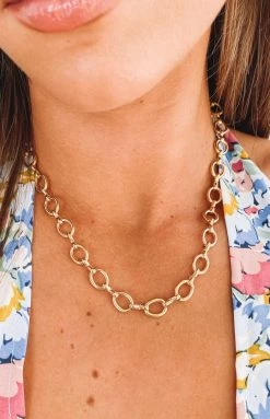 Beginning Boutique Small Chain Link Necklace Gold