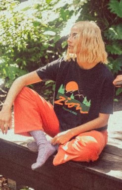 BB Exclusive Take A Hike T-Shirt Washed Black Tops