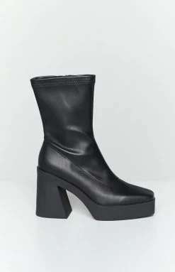 Therapy Jagger Black Boots Euphoria Looks