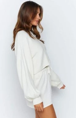 Beginning Boutique Sigrid Relaxed Shorts White