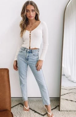 BB Exclusive Waldorf Knit Crop White Tops